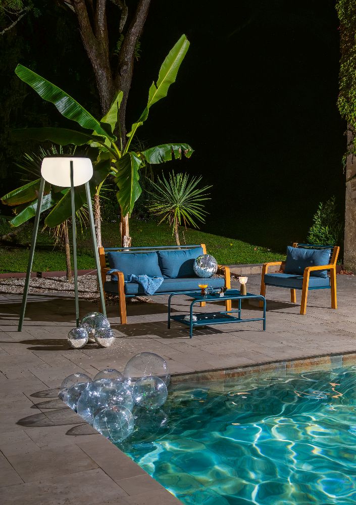 Yunos Solar LED Stehleuchte Outdoor Fermob