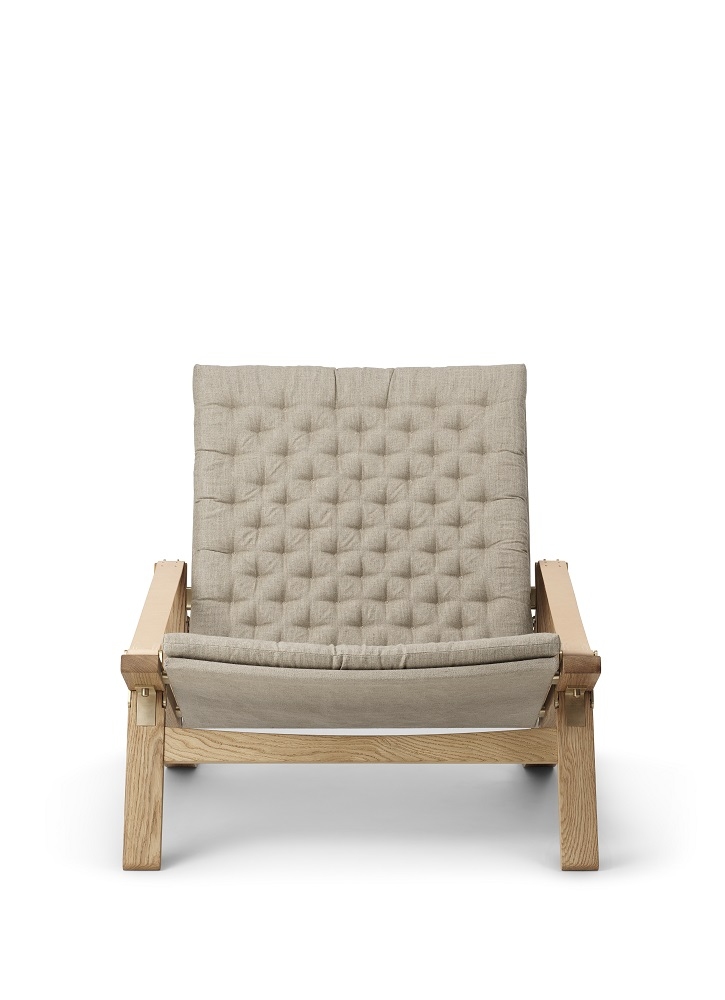 FK11 Plico Chair Sessel von Carl Hansen & Søn, Frontansicht, Holzrahmen, beige Polsterung.