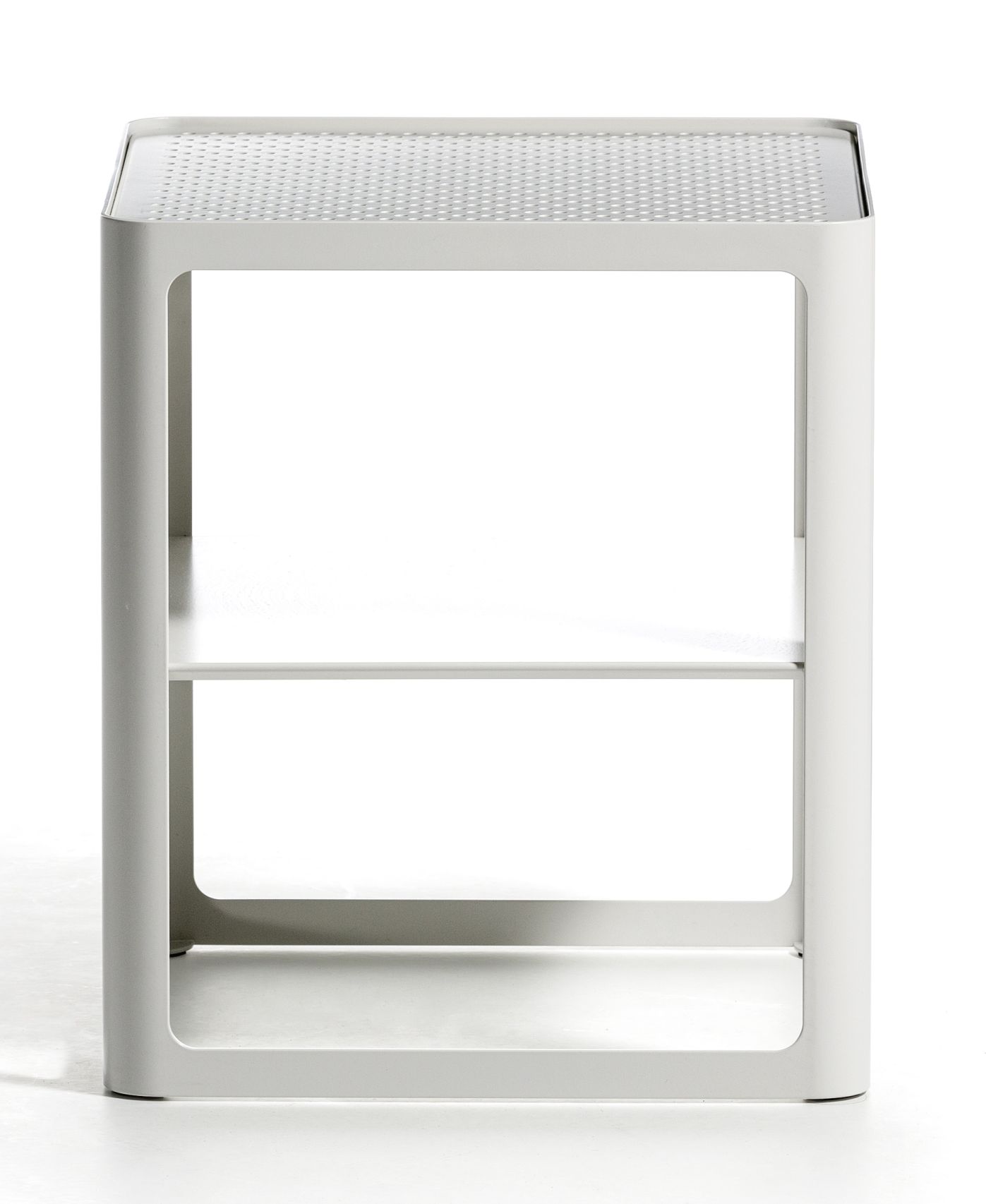 Weißer Tape Beistelltisch von Moroso mit perforierter Tischplatte und minimalistischem Design für moderne Wohnräume.