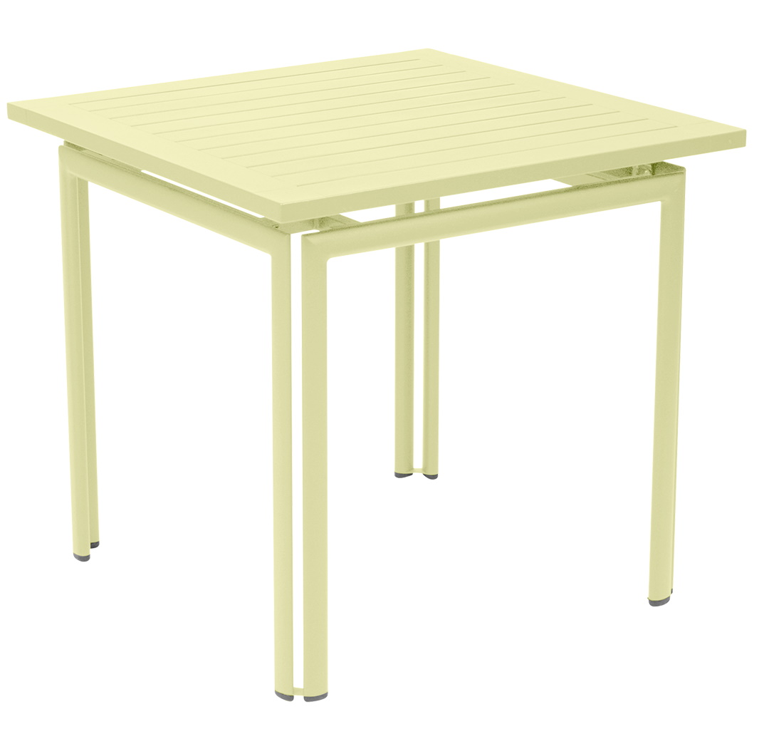 Quadratischer, hellgelber Costa Tisch von Fermob für den Außenbereich, ideal für Garten und Terrasse.
