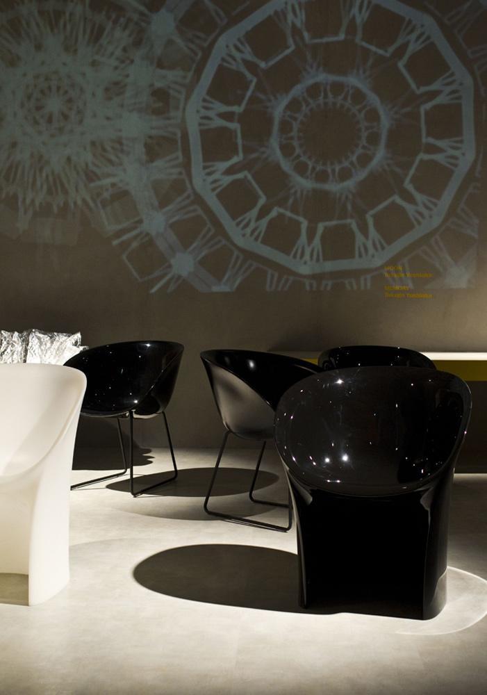 Schwarzer Moon Sessel aus Polyethylen von Moroso, moderne Sitzmöbel für stilvolles Wohnen und Objekt.