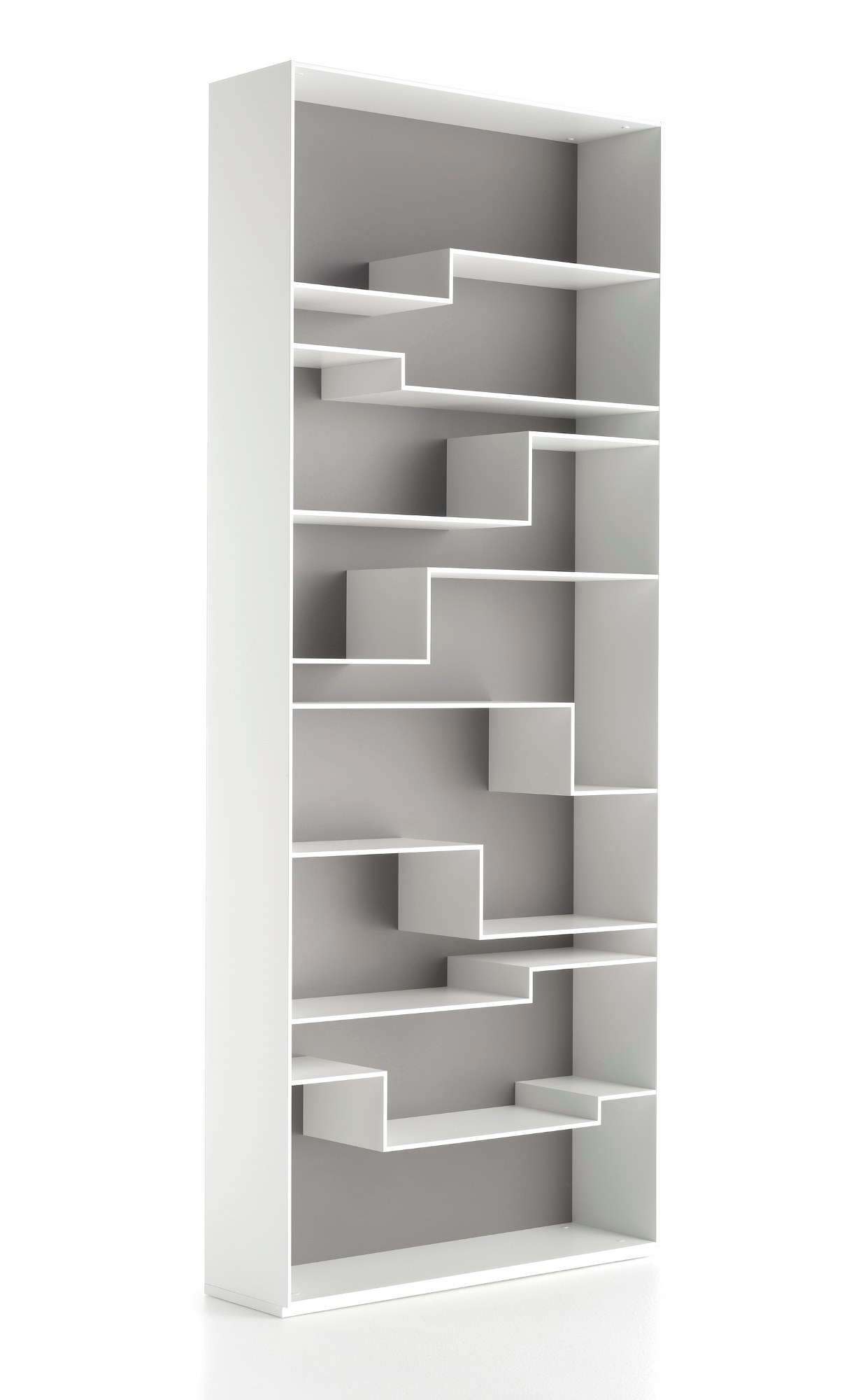 Weißes Melody Regalsystem von MDF Italia mit asymmetrischen Regalböden für moderne Wohnräume.