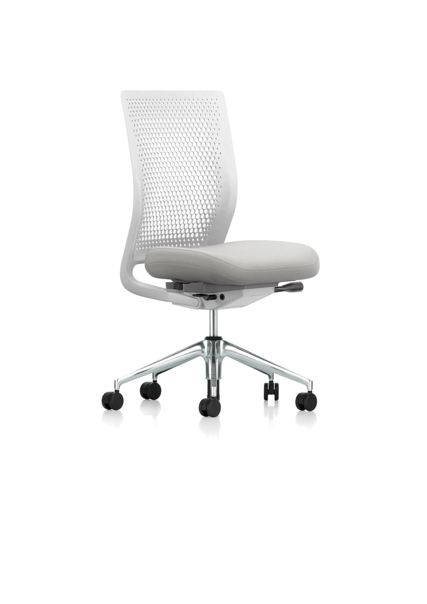 Vitra ID Air Bürostuhl in Weiß mit grauem Sitz und silbernem Fußkreuz.