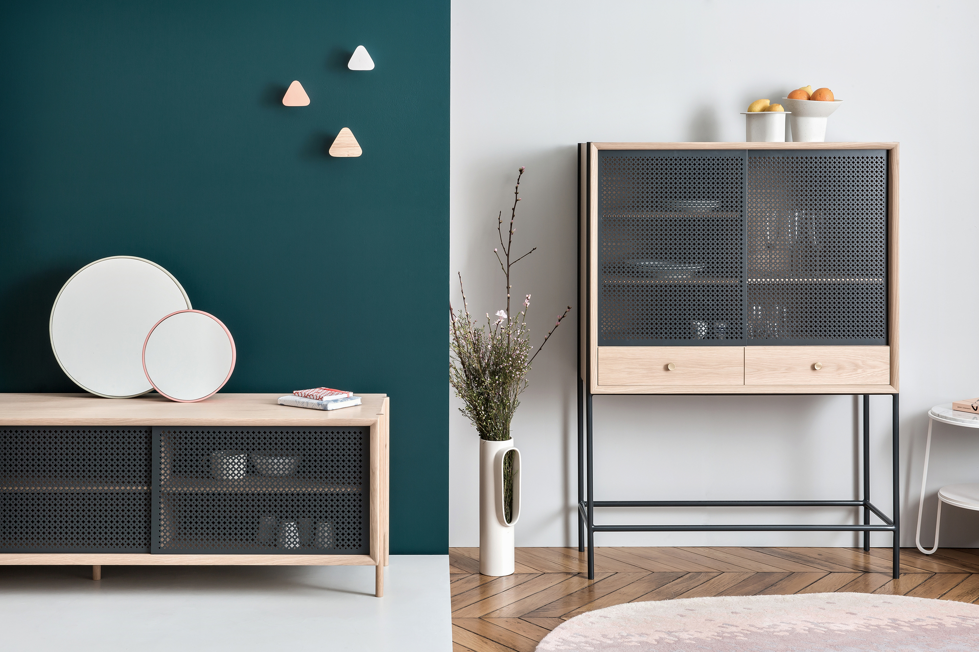 Hartô Gabin Anrichte aus Holz und Metall, modernes Sideboard und Highboard für Wohnzimmer und Esszimmer.