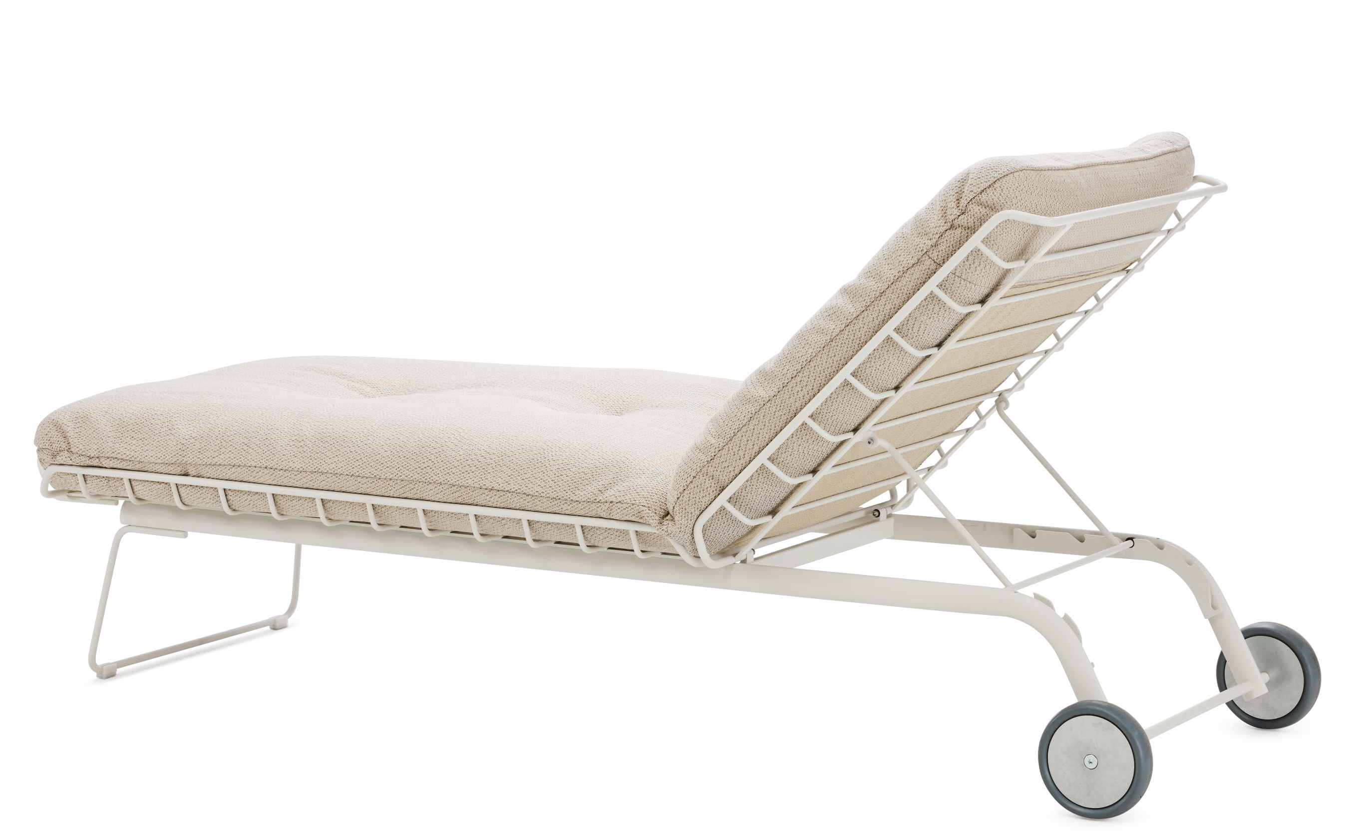 Leyasol Sonnenliege von Freifrau Manufaktur: Indoor/Outdoor Liege mit Rädern und bequemer Polsterung.