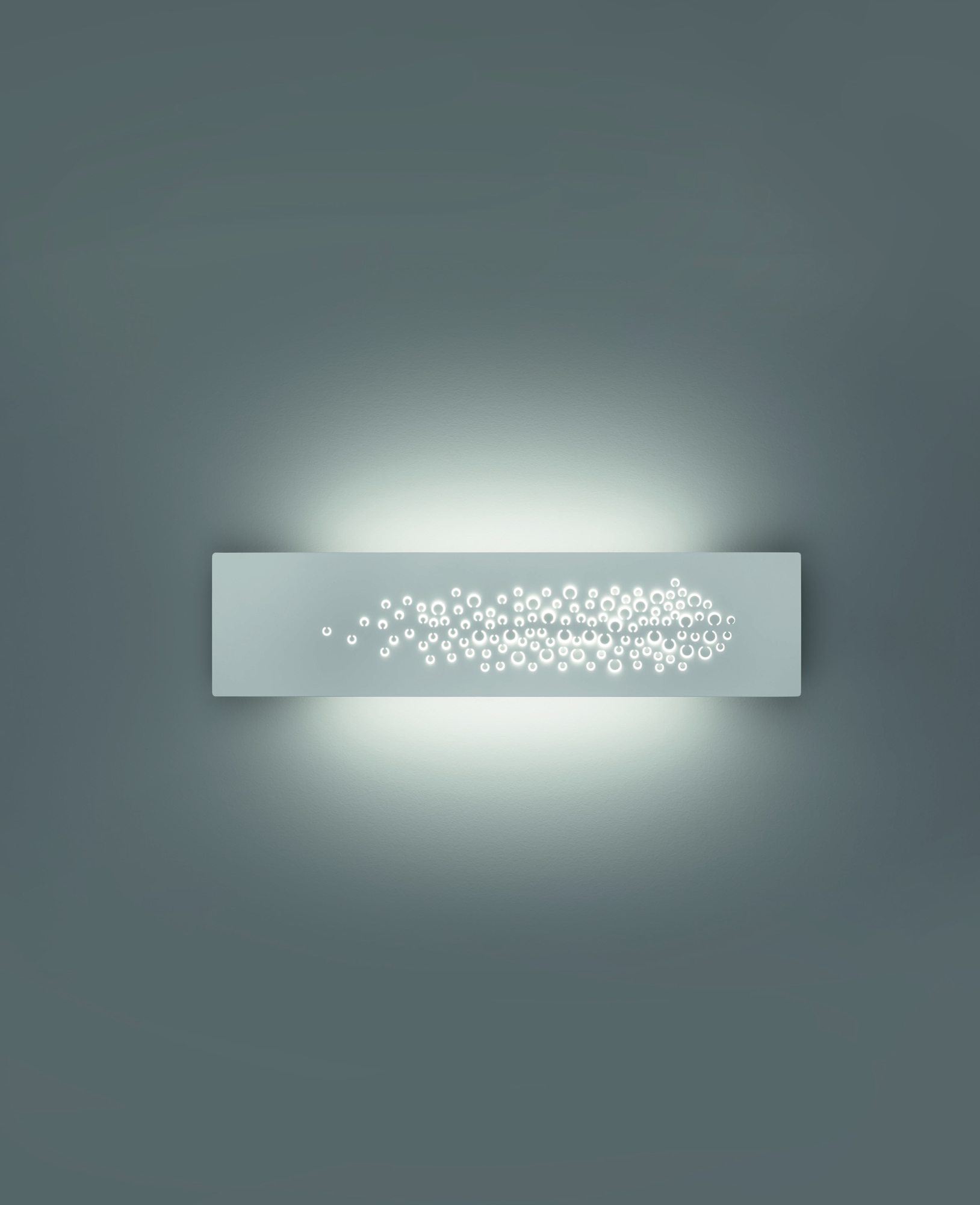 Islet Wandleuchte Weiß von Artemide: Rechteckige Wandlampe mit dekorativen, leuchtenden Kreisen an der Wand.