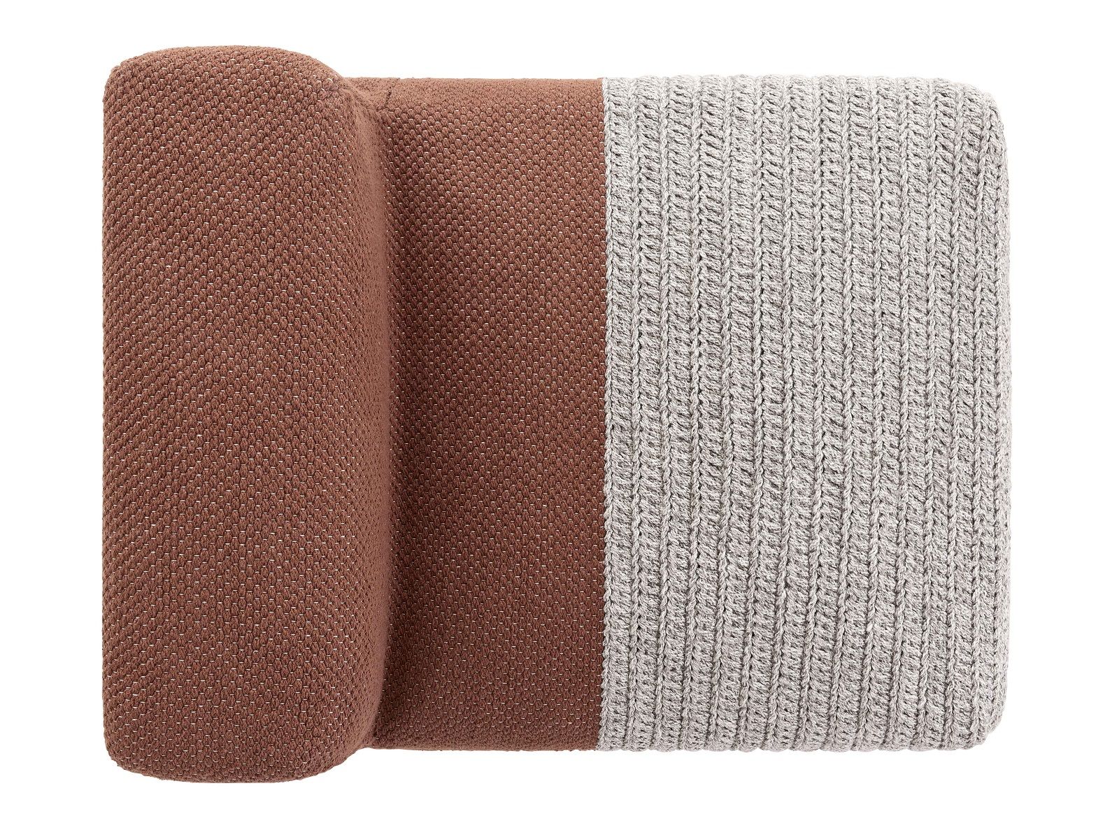 Detailaufnahme des Mangas Outdoor Sessel Gan mit braunem Stoff und gestricktem, grauem Bezug.