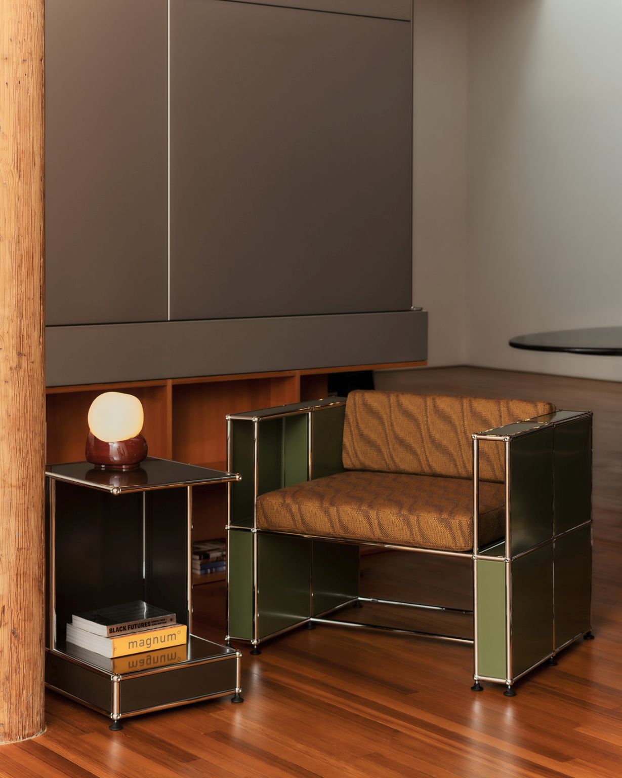 USM Haller x Armando Cabral Arkad Beistelltisch