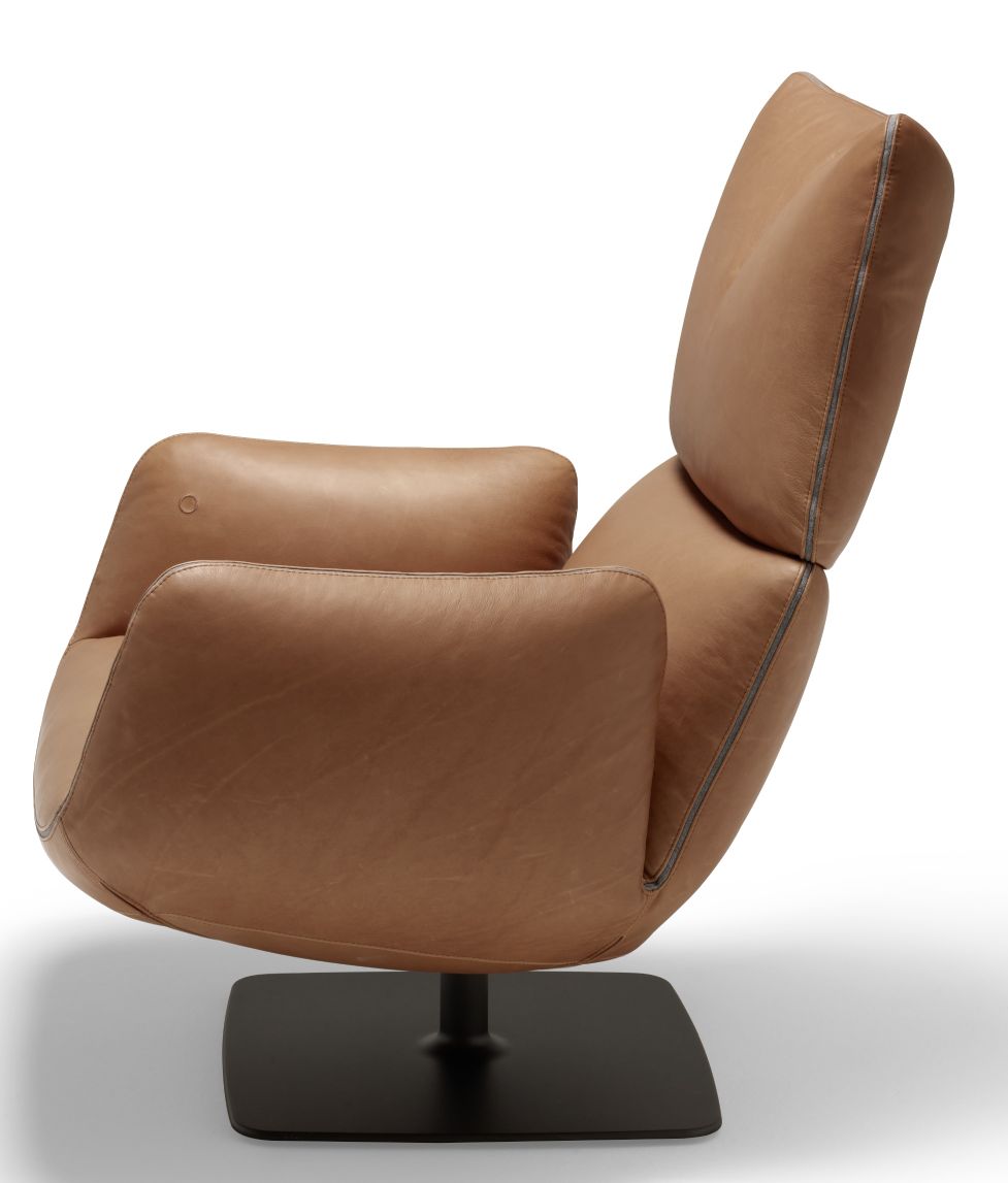 Jalis Lounge Sessel: Brauner Ledersessel mit Kippmechanik und schwarzem Tellerfuß von Cor.
