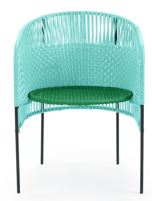 Caribe Dining Chair: Outdoor Stuhl in Türkis mit smaragdgrünem Sitz und schwarzen Beinen.