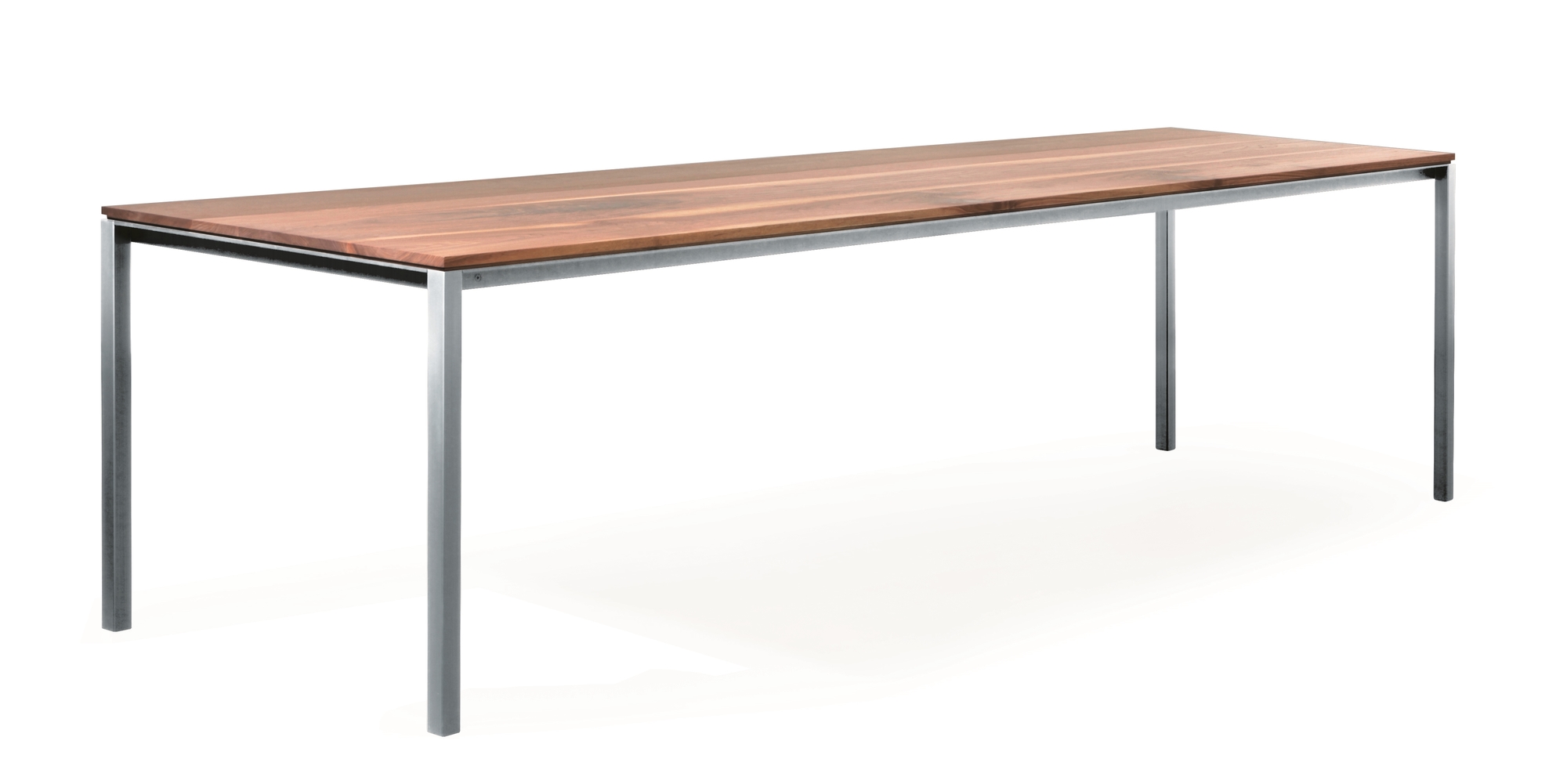 S 600 Tisch von Janua: Moderner Esstisch mit Eichenholzplatte und Stahlgestell.