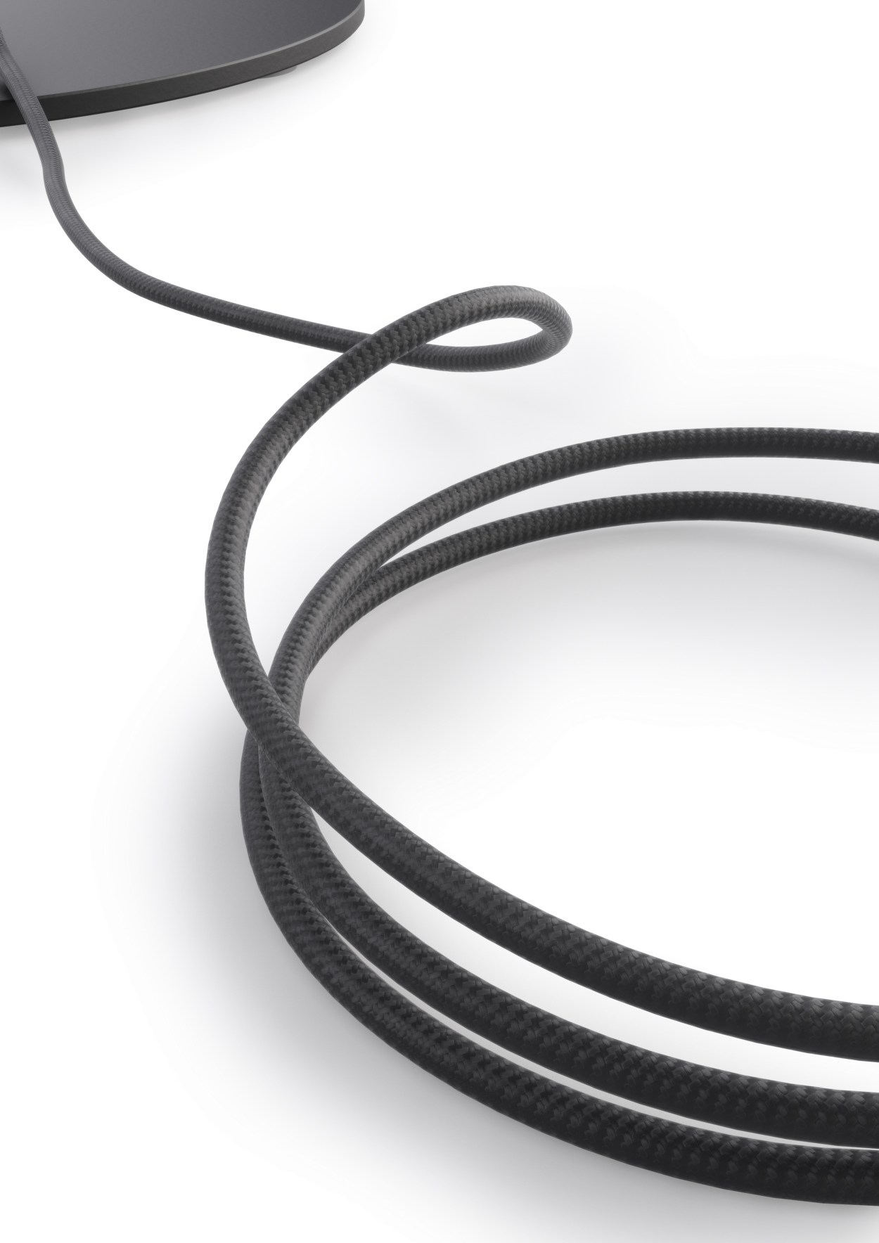 Detailaufnahme des schwarzen Textilkabels der Oto Stehleuchte von Belux.