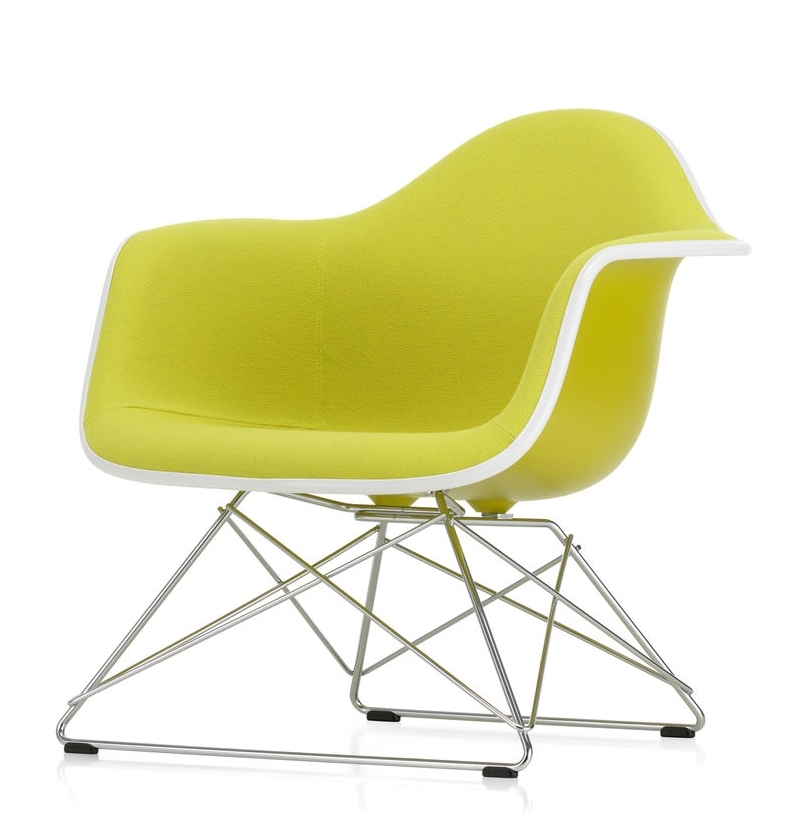 Gelber Eames Plastic Arm Chair mit Vollpolsterung und verchromtem Drahtgestell von Vitra. Designklassiker.