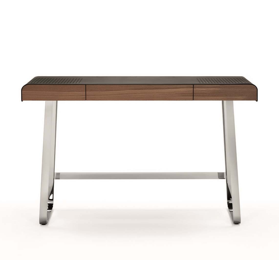 Pegasus Home Desk Schreibtisch von ClassiCon mit Holzplatte und verchromtem Stahlgestell. Moderner Bürotisch.