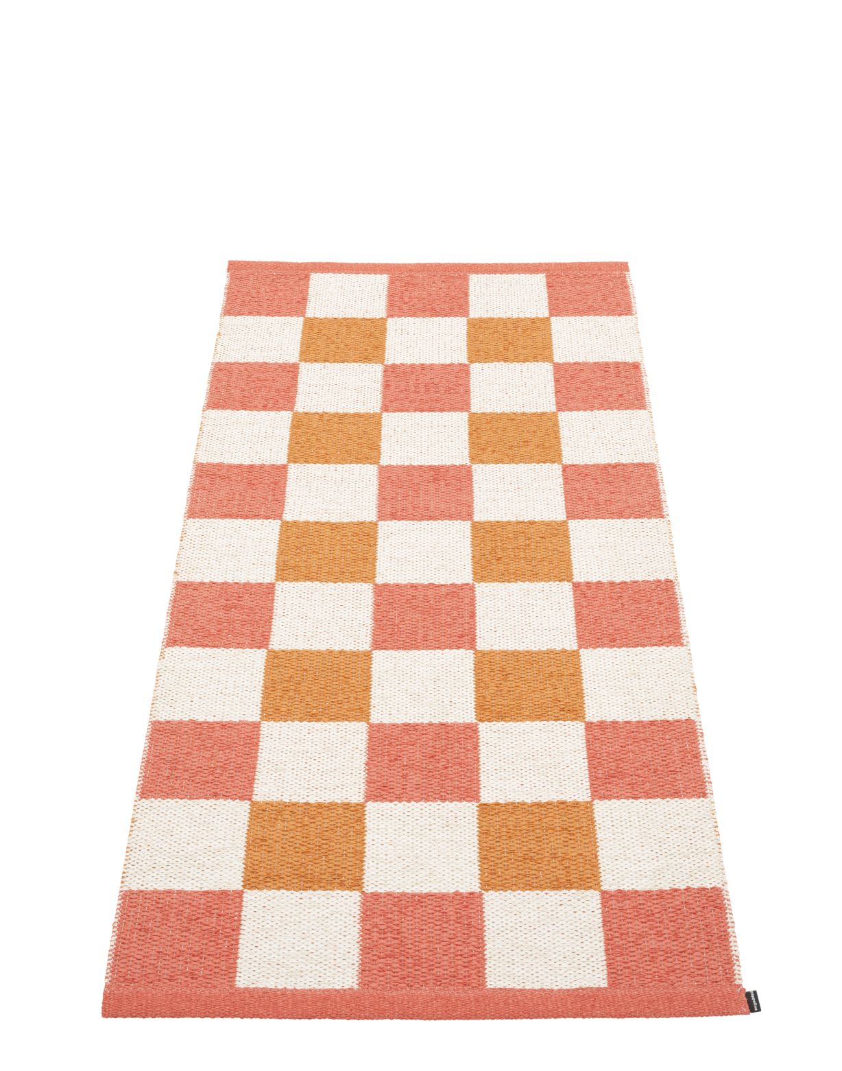 Pix Teppich 70x160cm Flamingo von Pappelina mit Schachbrettmuster in Rosa, Orange und Weiß.