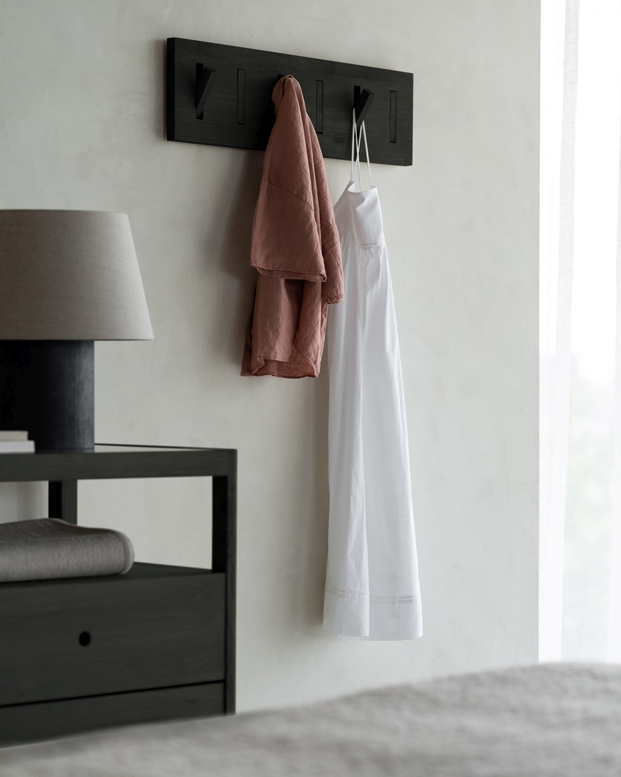 Spindle Kommode mit Schubladen Eiche schwarz lackiert Ethnicraft