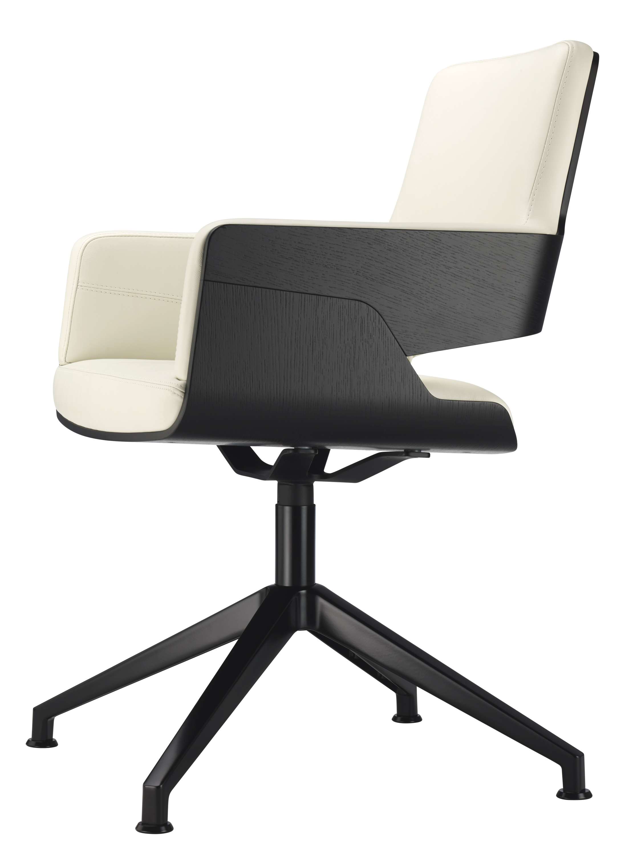 S 847 D Thonet Drehsessel mit Lederbezug in Creme und schwarzem Holzgestell. Bürostuhl für Homeoffice.
