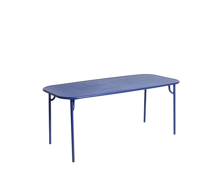 Blauer Petite Friture Week-End Rectangle Table Tisch mit gerippter Tischplatte und filigranen Beinen.