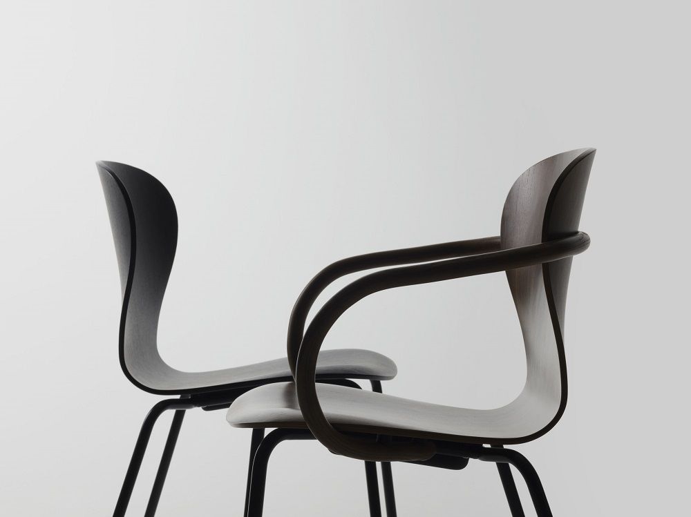 S 220 F Formholzstuhl / Stuhl mit Armlehne Thonet