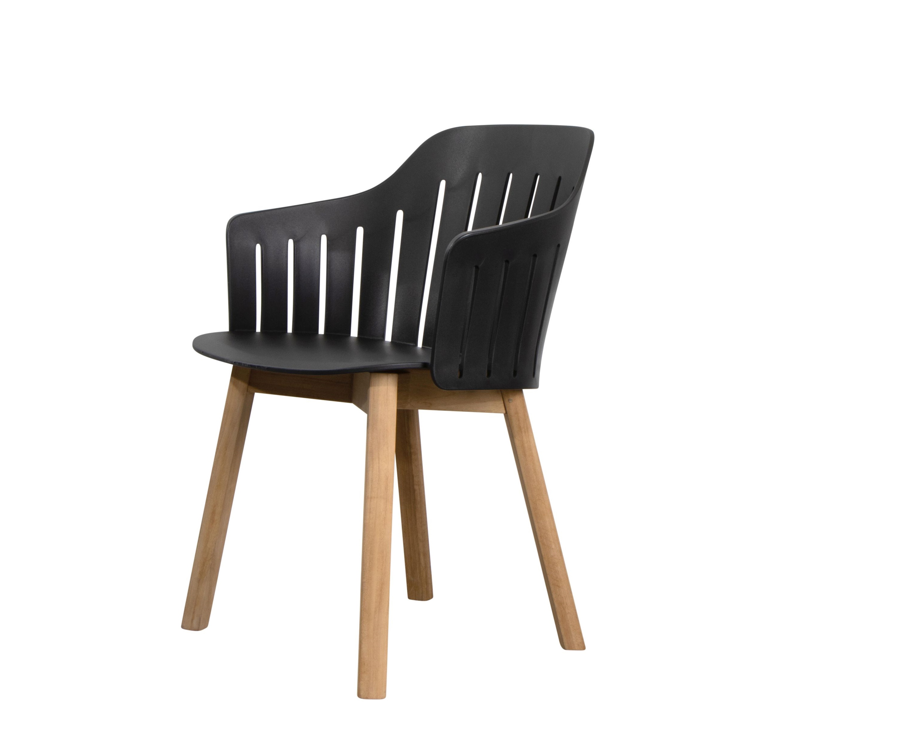 Choice Outdoor Stuhl von Cane-Line: Schwarzer Stuhl mit Teakholzbeinen, ideal für Garten und Terrasse.