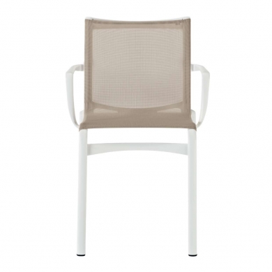 Rückansicht des Bigframe Outdoor Stuhls von Alias mit weißem Gestell und Netzbespannung.