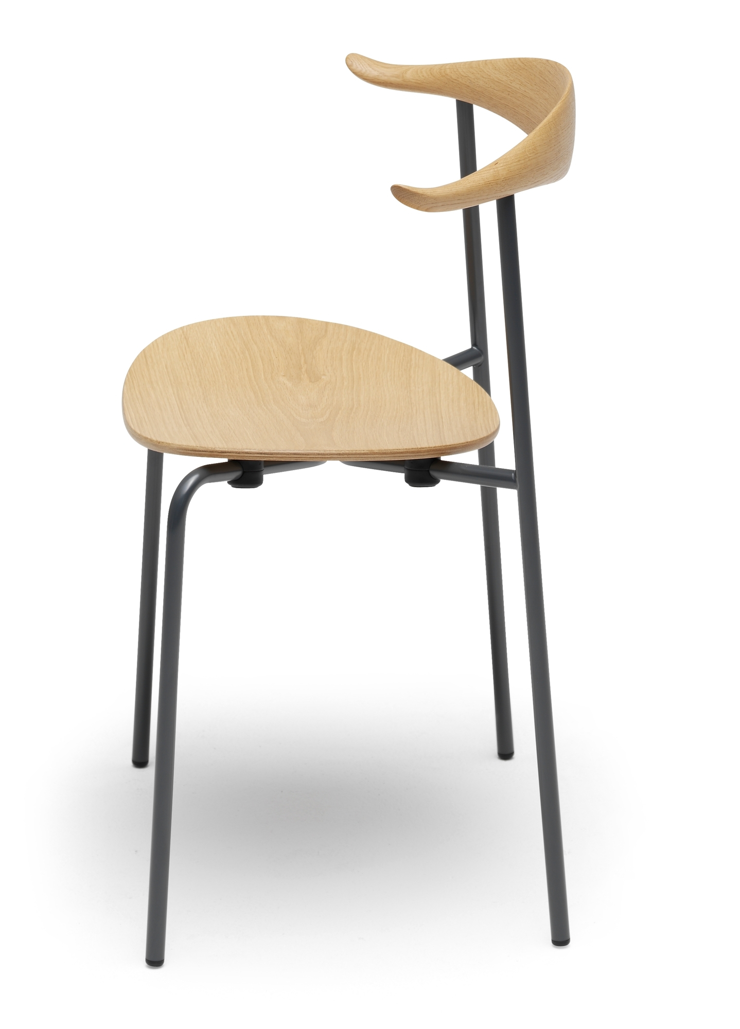 CH88T Stuhl von Carl Hansen & Søn mit Stahlgestell und geölter Buchenholz-Sitzfläche.