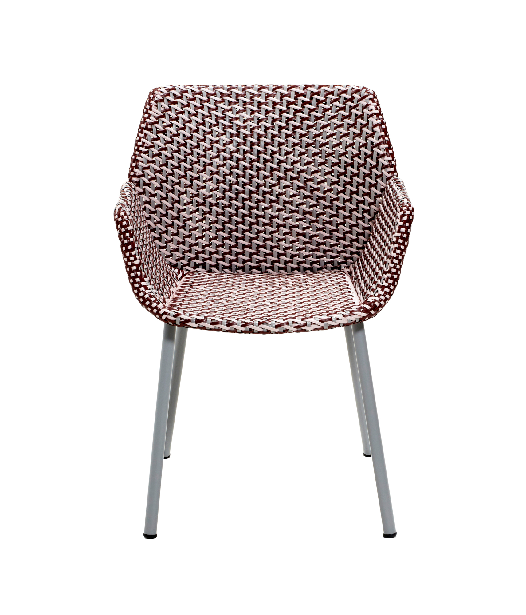 Vibe Outdoor Sessel von Cane-Line mit geflochtener Sitzfläche und Aluminiumgestell, isoliert auf Weiß.