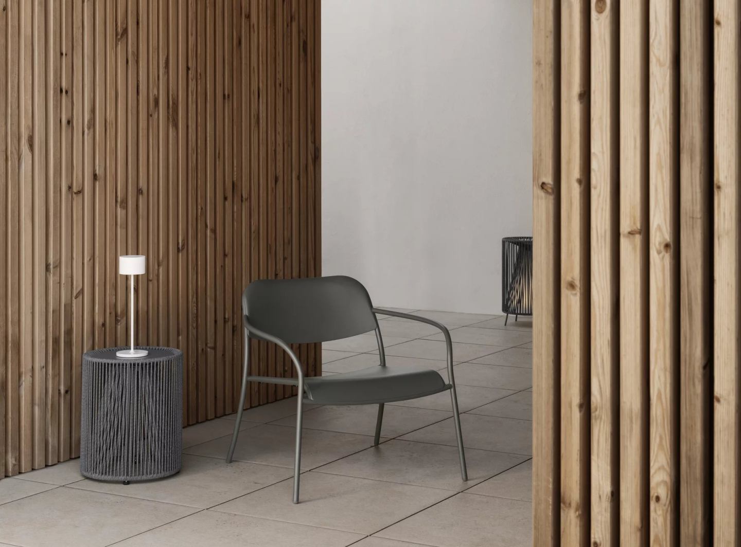 Blomus Rope Side Table, grauer Beistelltisch mit Lampe, Indoor und Outdoor geeignet.