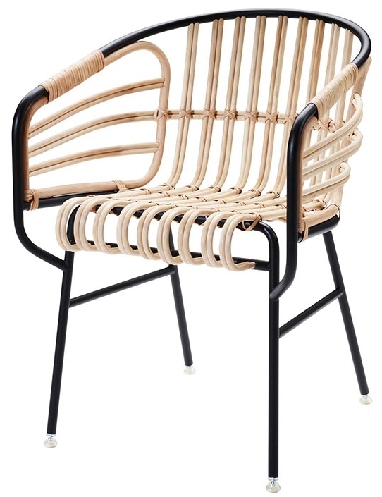Raphia Stuhl mit schwarzem Metallgestell und Sitzfläche aus Rattan, modernes Design für Wohnzimmer.