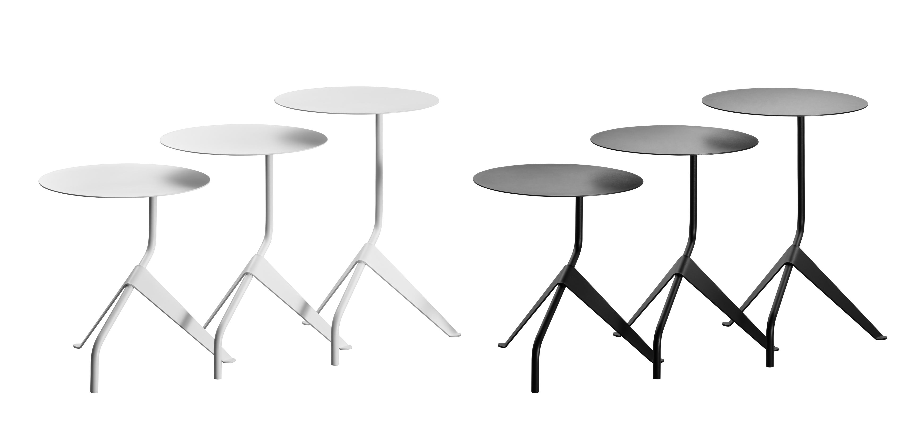 K5 Beistelltisch von Tecta in Schwarz und Weiß: Moderner Couchtisch mit dreibeinigem Gestell.