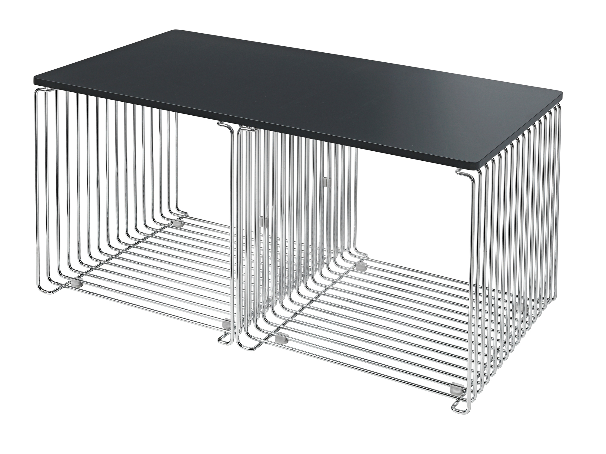 Panton Wire Cube von Montana, Beistelltisch/Couchtisch mit schwarzer Tischplatte und verchromtem Drahtgestell.