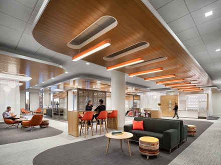 I-Club Pendelleuchte von LZF Lamps in Kirsche: Moderne Hängelampe für stilvolle Innenräume.