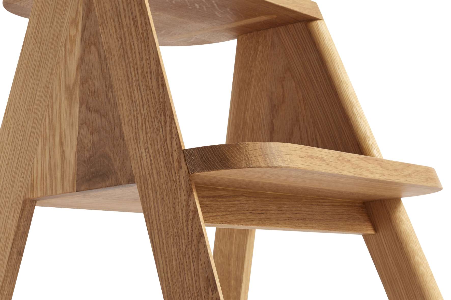 Detailaufnahme des Butler Hocker Hay aus hellem Eichenholz, modernes Design für Küche und Wohnraum.