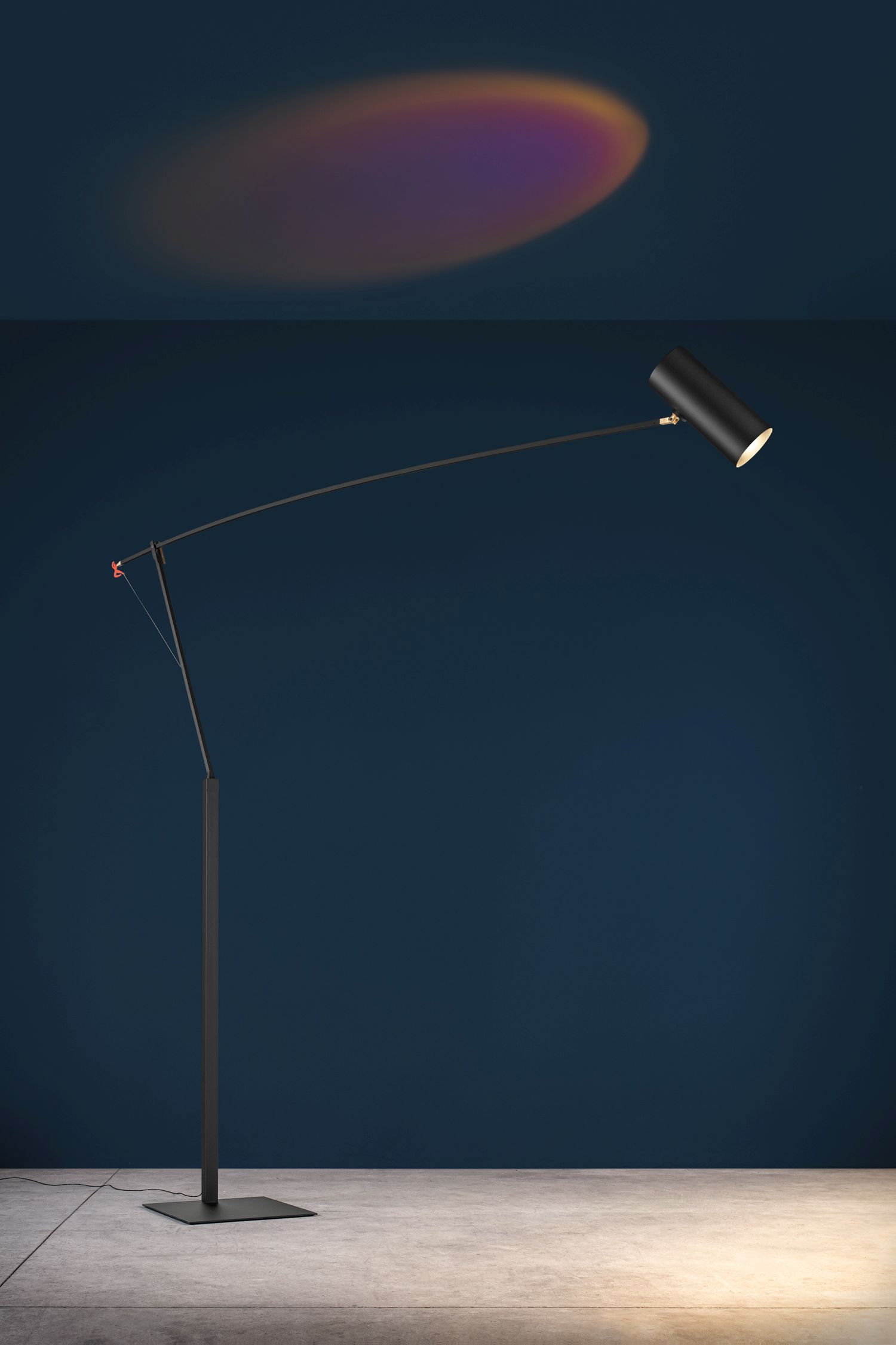 Elegante Ettorino BIG Stehleuchte von Catellani & Smith in Schwarz, modernes Design für Wohnzimmer.