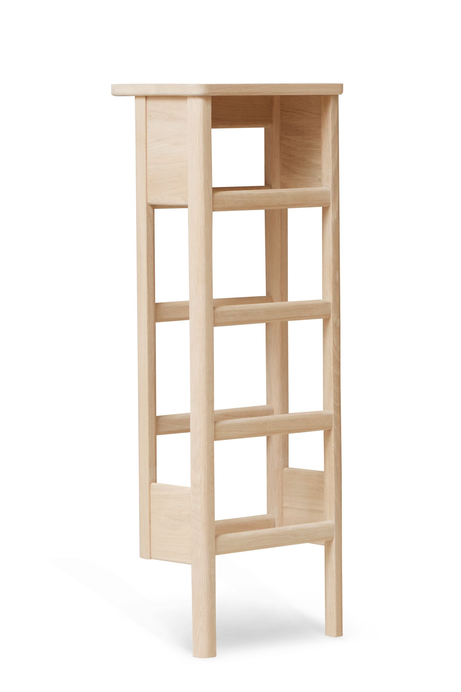 A Line Schuhregal aus Eiche, weiß geölt, von Form & Refine. Modernes Design.