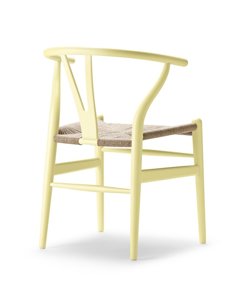 CH24 Wishbone Chair in Hollyhock Gelb von Carl Hansen & Søn mit Papierkordel Sitz.