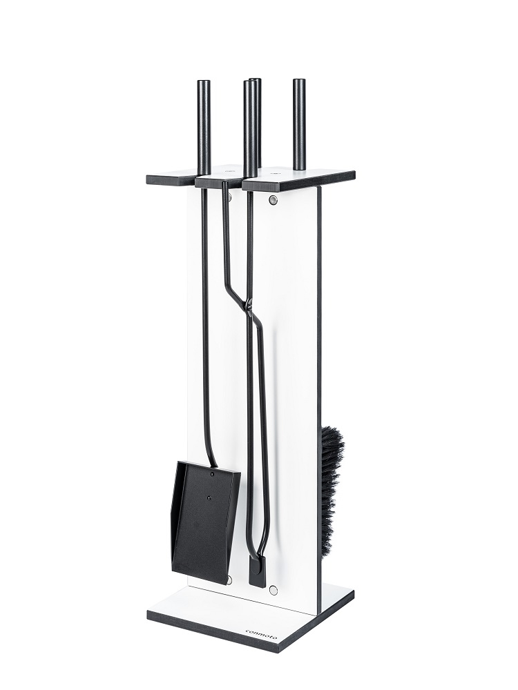 Weißes Conmoto Kaminbesteck EVO mit Schaufel, Besen und Schürhaken für die Kaminreinigung.