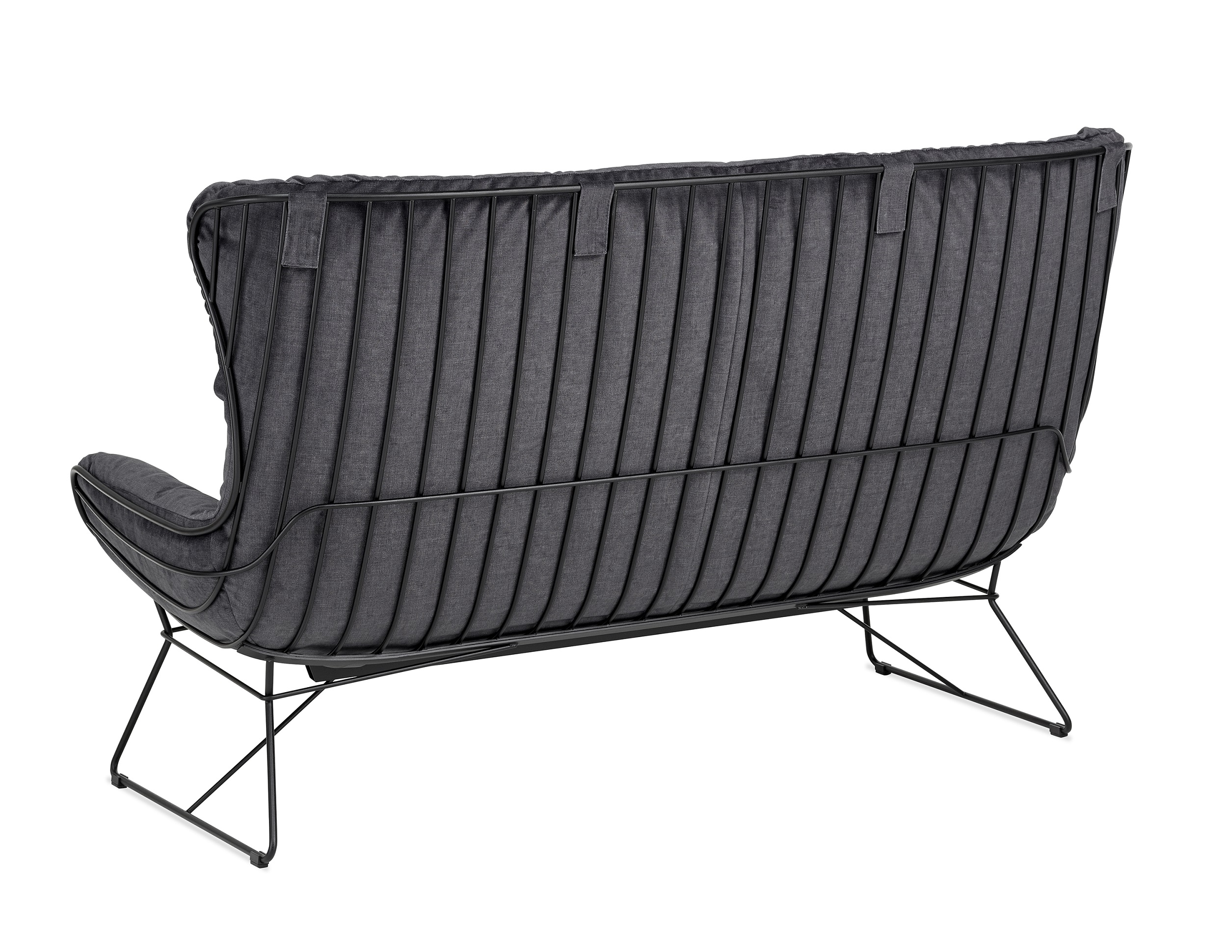 Rückansicht der Leyasol Wingback Couch von Freifrau Manufaktur in Anthrazit mit filigranem Metallgestell.