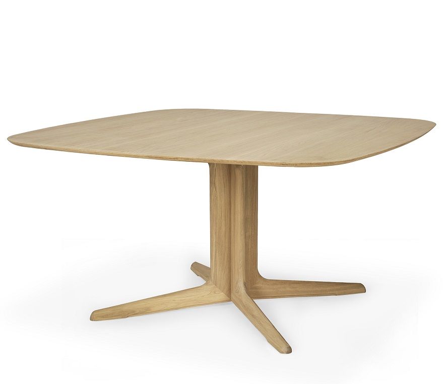 Quadratischer Corto Esstisch von Ethnicraft aus hellem Eichenholz mit zentralem Fußgestell. Moderner Holztisch für Esszimmer.