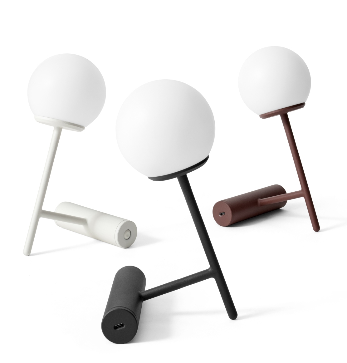 Audo Phare LED Tischleuchte in Schwarz, Weiß und Braun mit kugelförmigem Lampenschirm.