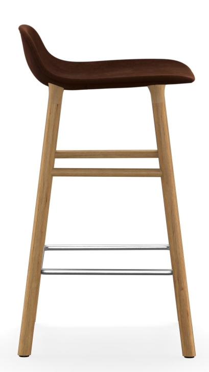 Form Barstool Barhocker von Normann Copenhagen, H 65 cm, Holzgestell und braune, gepolsterte Sitzfläche.