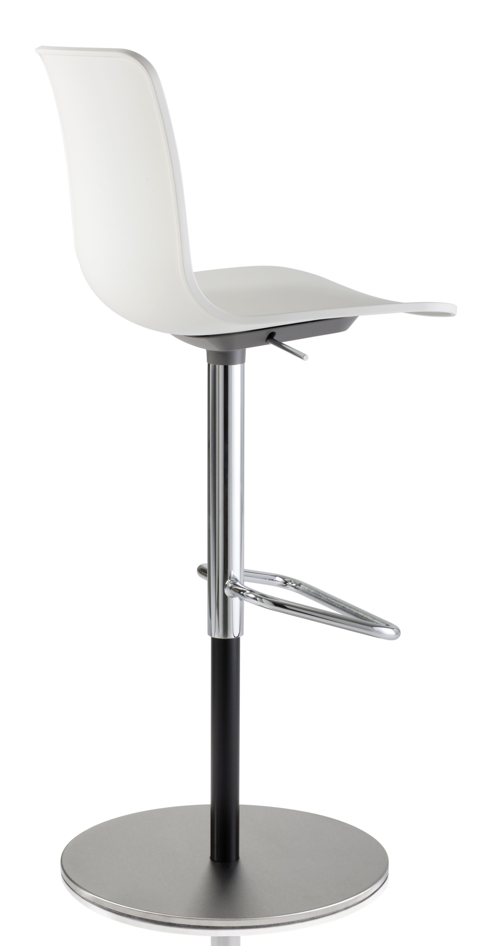 Weißer Hal Barhocker von Vitra mit Chromfuß und Fußstütze, seitliche Ansicht.