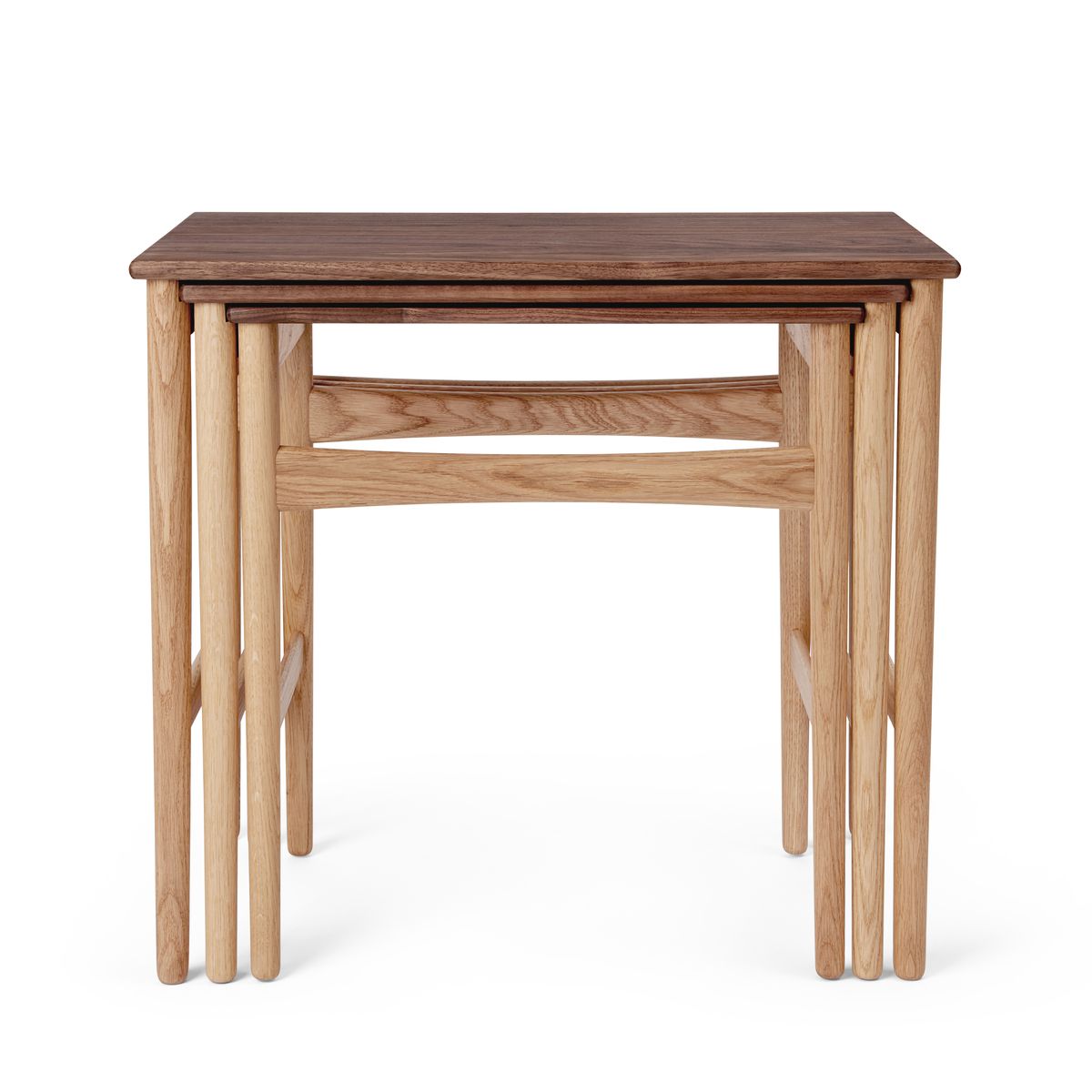 CH004 Beistelltische 3er Set von Carl Hansen & Søn, Eiche und Walnuss, ineinander geschoben.