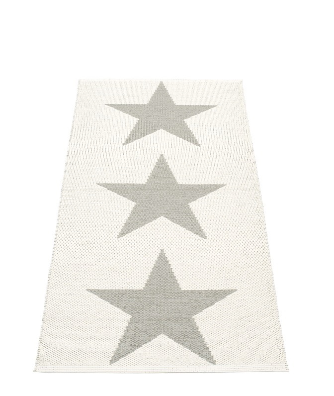 Viggo One Pappelina Kunststoffteppich, 70x150 cm, warmgrau mit drei grauen Sternen auf weißem Grund.