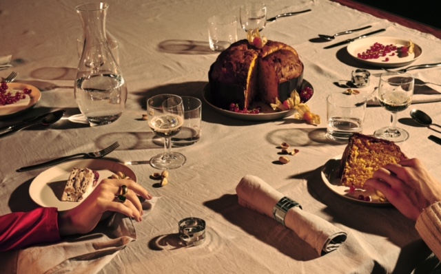 Festlicher Tisch mit Barkring Serviettenringen aus Metall, Teil eines 4-er Sets von Alessi.