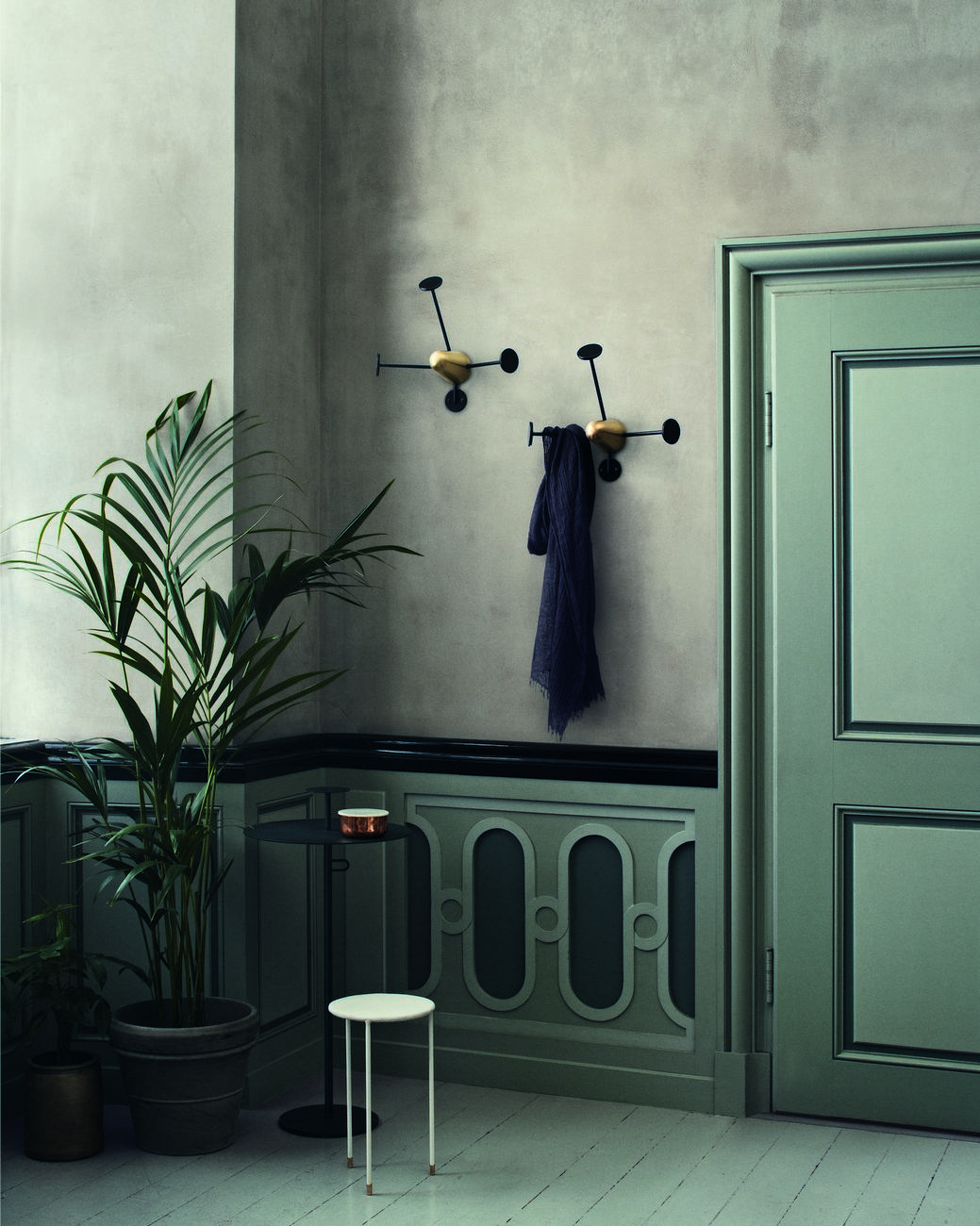 Matégot Garderobe Ocker Gubi