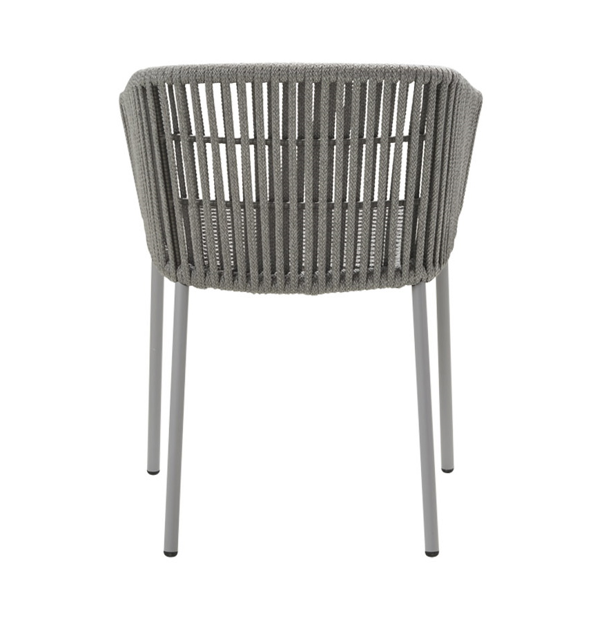 Rückansicht des Cane-Line Moments Sessels mit grauem Seilgeflecht und Aluminiumbeinen. Gartenmöbel für Terrasse.