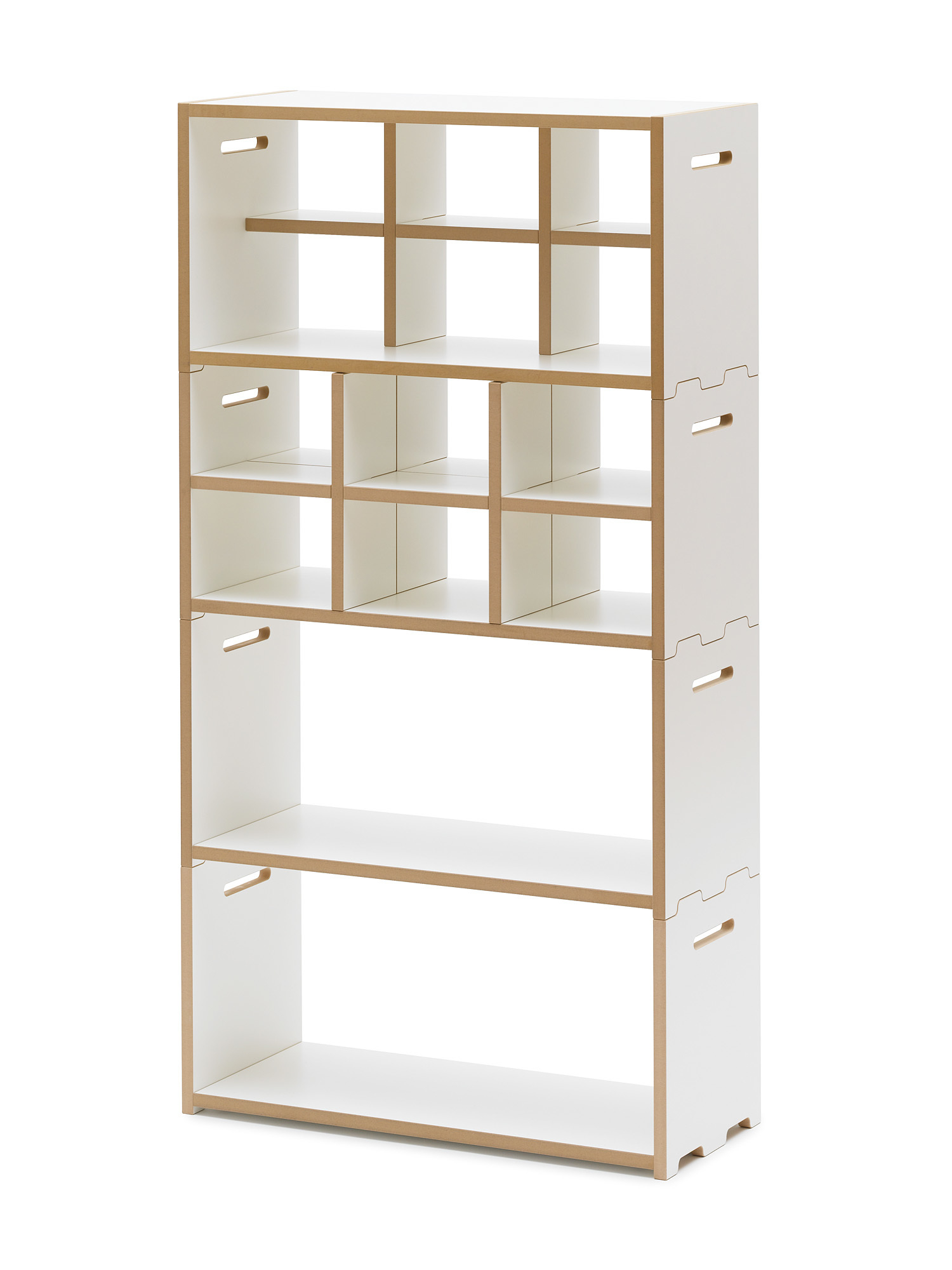 Weißes Tojo Regal mit Fächern und Griffen, ein modernes und flexibles Regalsystem für Wohnräume.