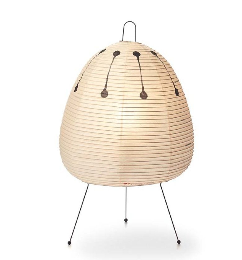 Akari Tischleuchte 1AD: Japanische Papierleuchte mit schwarzem Dekor und filigranem Metallgestell. Designklassiker für stimmungsvolles Licht.