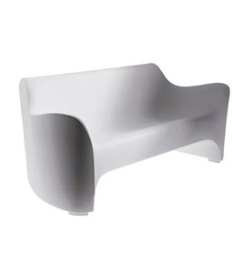 Weißes, modernes Driade TOKYO-POP Sofa aus Polyethylen für den Innen- und Außenbereich.